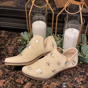 Cowgirl booties with silver stars
